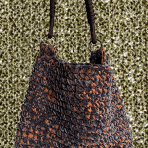 Modell Loser in braun und grau mit ParacordHenkel