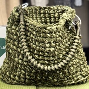 Modell Loser in olivgrün mit ParacordHenkel